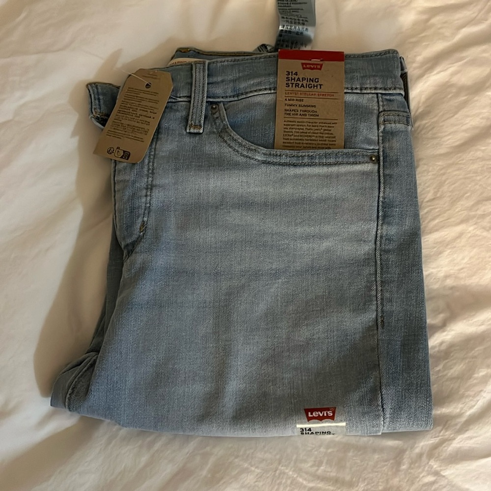 NWT Levi’s 314 shaping straight 29x32